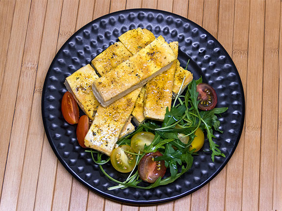 жареный сыр тофу с помидорами