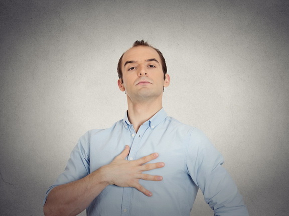 мужчина гордится собой фото