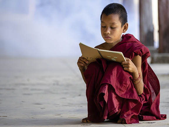 Свадхьяя в йоге: что это такое и как практика самопознания меняет жизнь