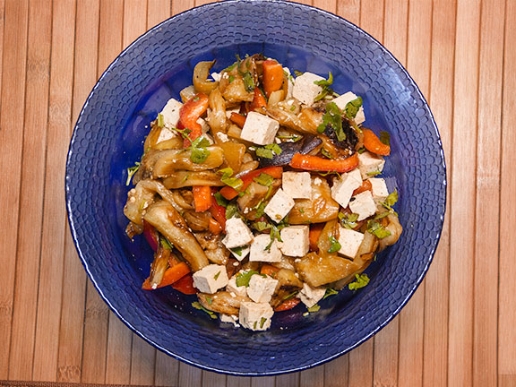 Тёплый салат с тофу
