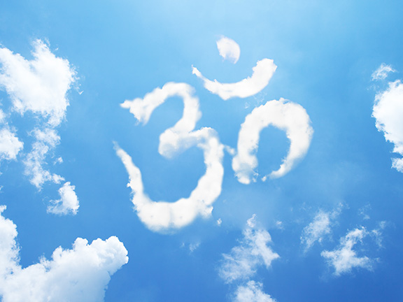 символ ом в облаках