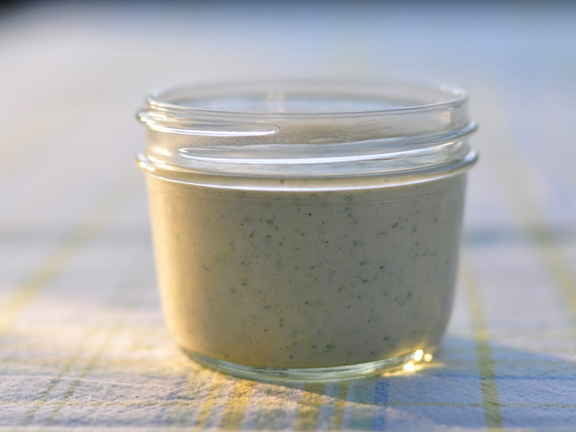 Сыроедческий соус из подсолнечниковых семечек