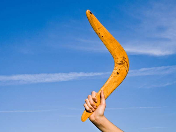 бумеранг в руке фото