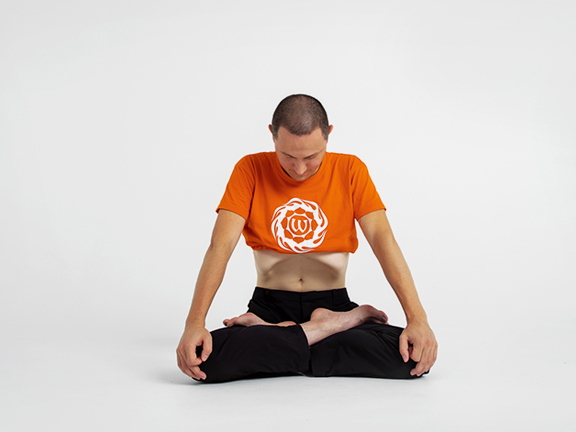 Уддияна Бандха в Падмасане