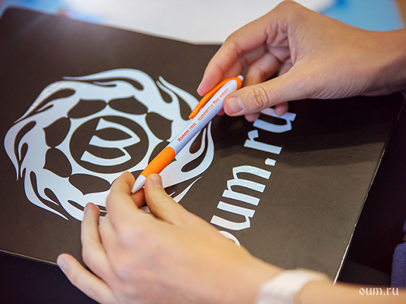 брендированная ручка и планшет