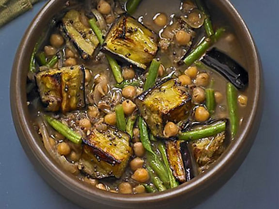 Карри с баклажаном и нутом