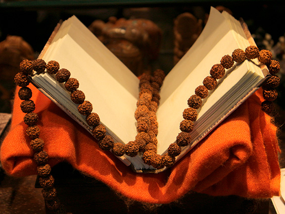 Арамейские и древнеславянские рукописи третьего века нашей эры, в четырёх книгах