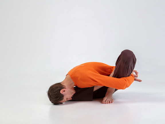 маричиасана 2