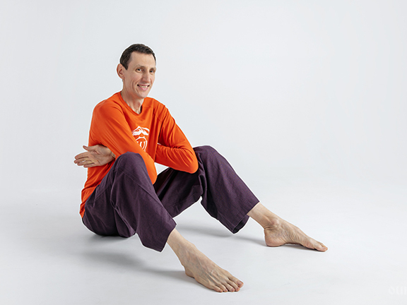 Бхуджа Парипурна Вирасана