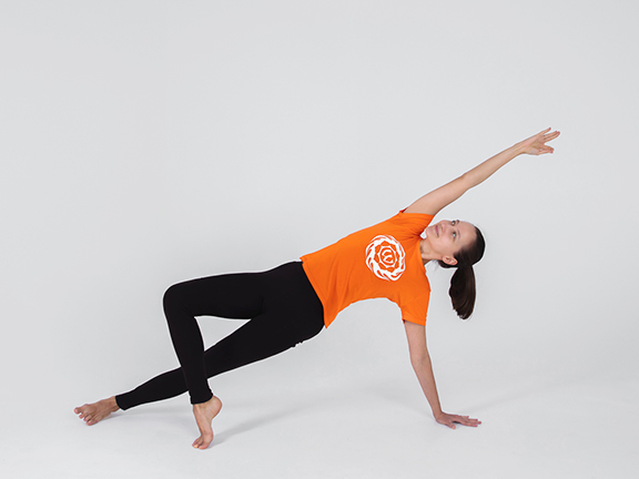 Васиштхасана, облегчённый вариант (стопа на полу перед вытянутой нижней ногой)