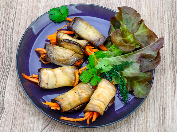Рулетики из баклажана с корейской морковкой
