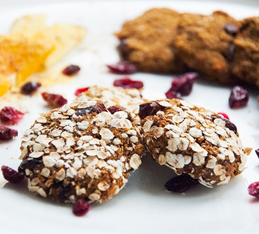 Морковно-свекольно-имбирное печенье с клюквой