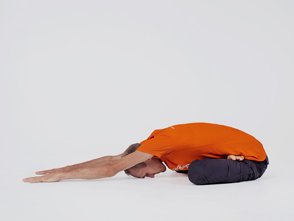 Йогамудрасана с наклоном