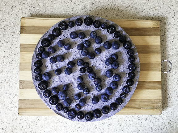 Сыроедческий чизкейк из кешью и черники