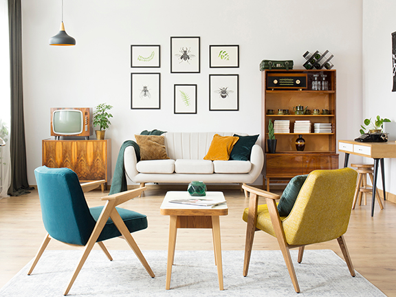 Комната с коричневыми вещами