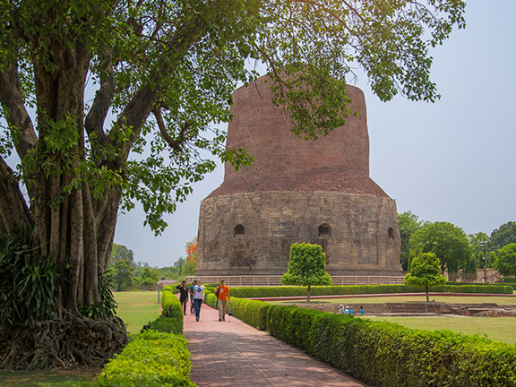 Сутра о Цветке Лотоса Чудесной Дхармы // Глава VII Сравнение с призрачным городом