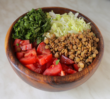 Тёплый салат с чечевицей