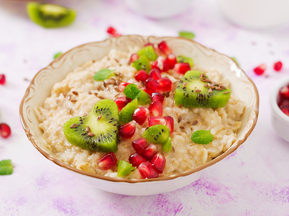 Овсяная каша с гранатом и киви