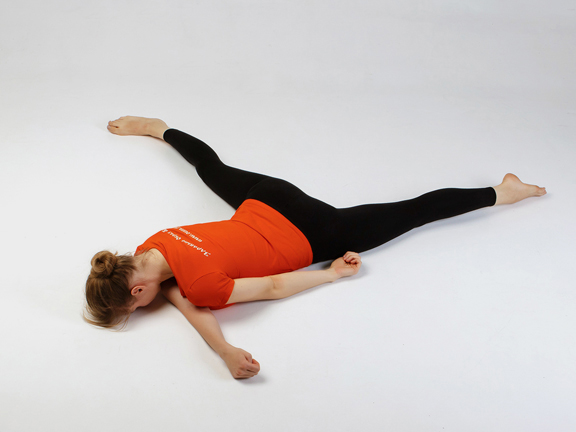 Эка Бхуджа Свастикасана