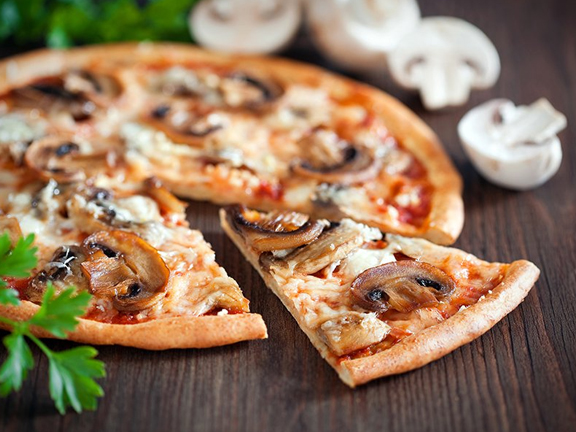 Вегетарианская пицца с грибами 