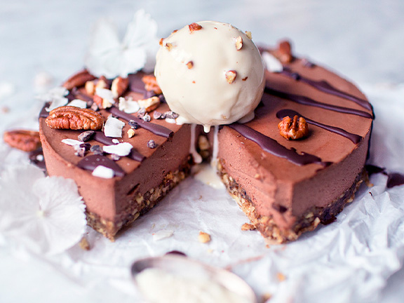 Сыроедческий шоколадный торт