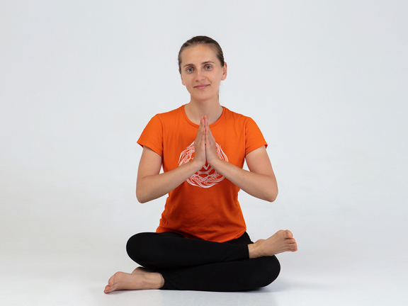 йогиня в агни стамбхасане