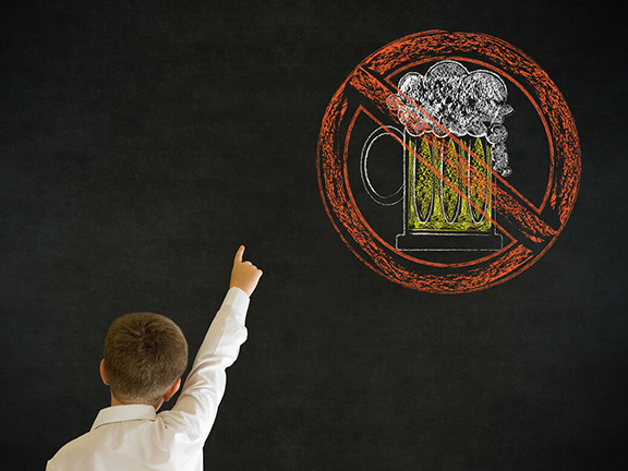 ребенок поднял руку, запрет пива