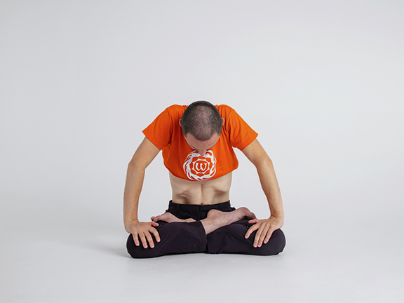 Наули в Падмасане