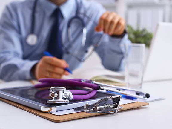 доктор записывает