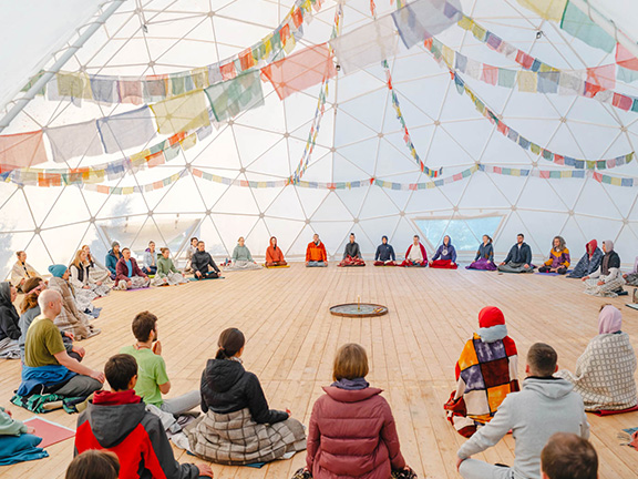 Сатсанг: что это такое простыми словами и в чем польза