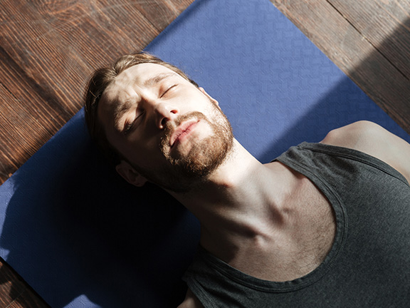 Йога – утренняя роса, капающая на лоб и освежающая всё внутри