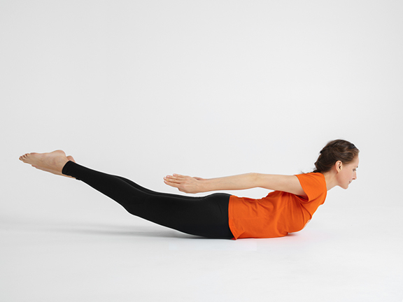 Шалабхасана (полный вариант с поднятием рук и ног)|