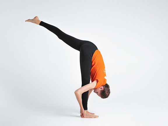 Урдхва Прасарита Экападасана (упрощённая)|