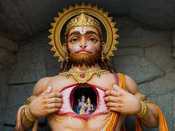 хануман разрывает свою грудь