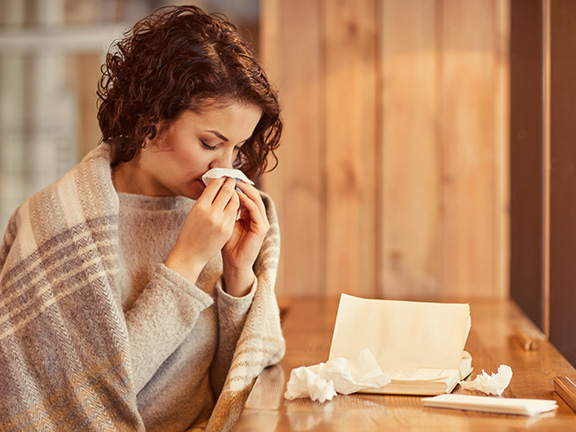 девушка, книга, платок