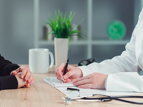 доктор пишет, на приеме у доктора