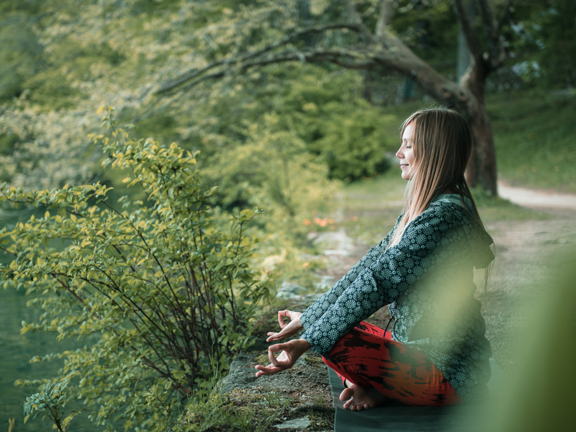 Ватсара-дхоути: очищение желудка воздухом в йоге