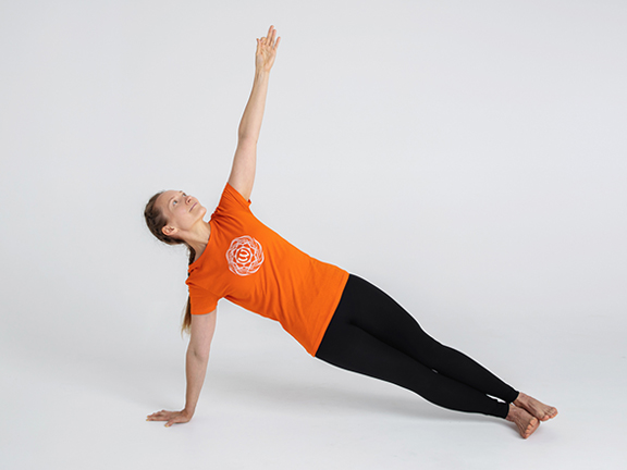 Васиштхасана, облегчённый вариант (стопа на стопе)