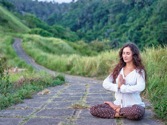 Йога и управление эмоциями: упражнения и техники