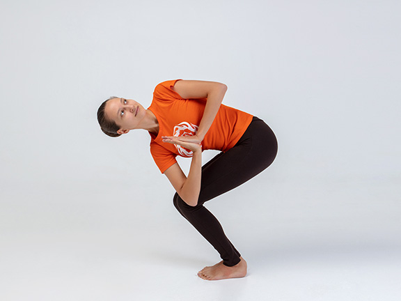 паривритта уткатасана