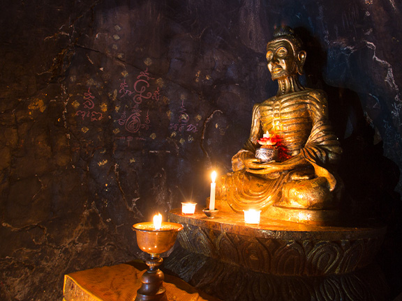 Аскеза в пещере Махакала