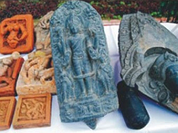 Древний идол Вишну