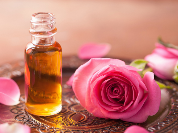 розовая роза и масло