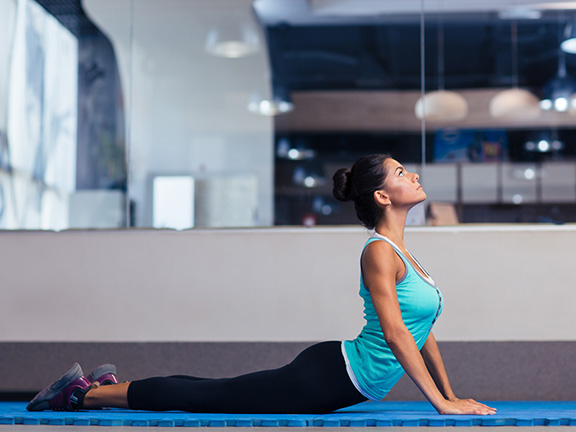 Поза змеи в йоге