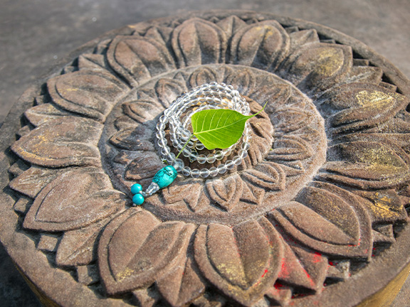 четки с листом дерева бодхи