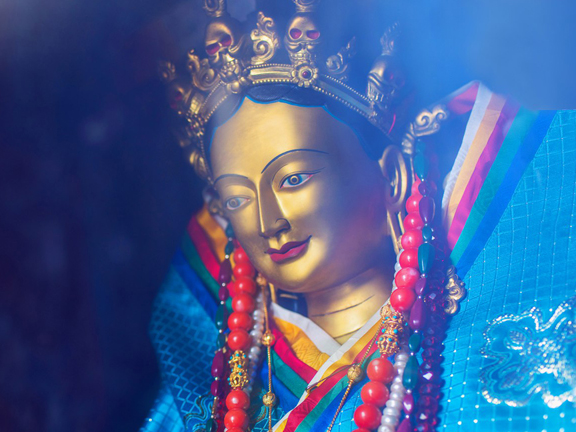 статуя еше цогьял