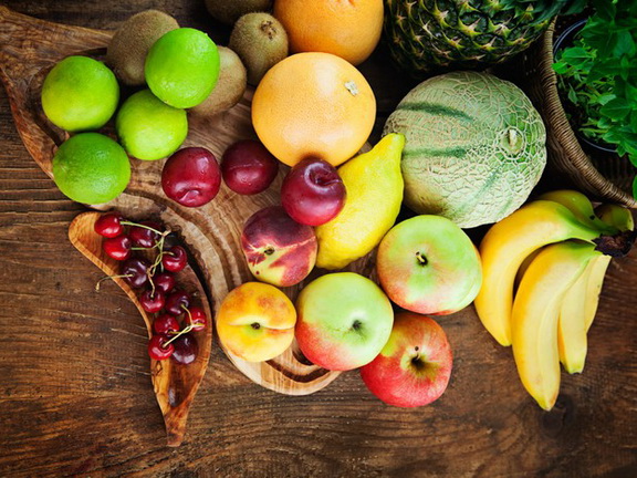 фрукты на столе