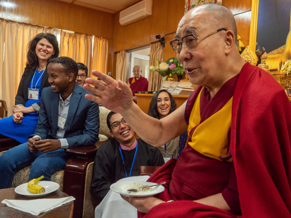 Далай-лама XIV: Путь духовного лидера, учение и судьба Тибета