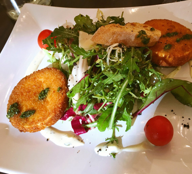 Салат с козьим сыром