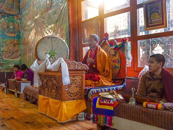 монахи в бутане фото